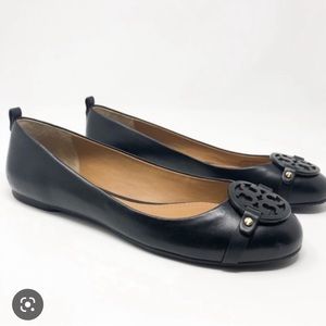 Tory Burch Gabriel Flats in Navy- Like New!